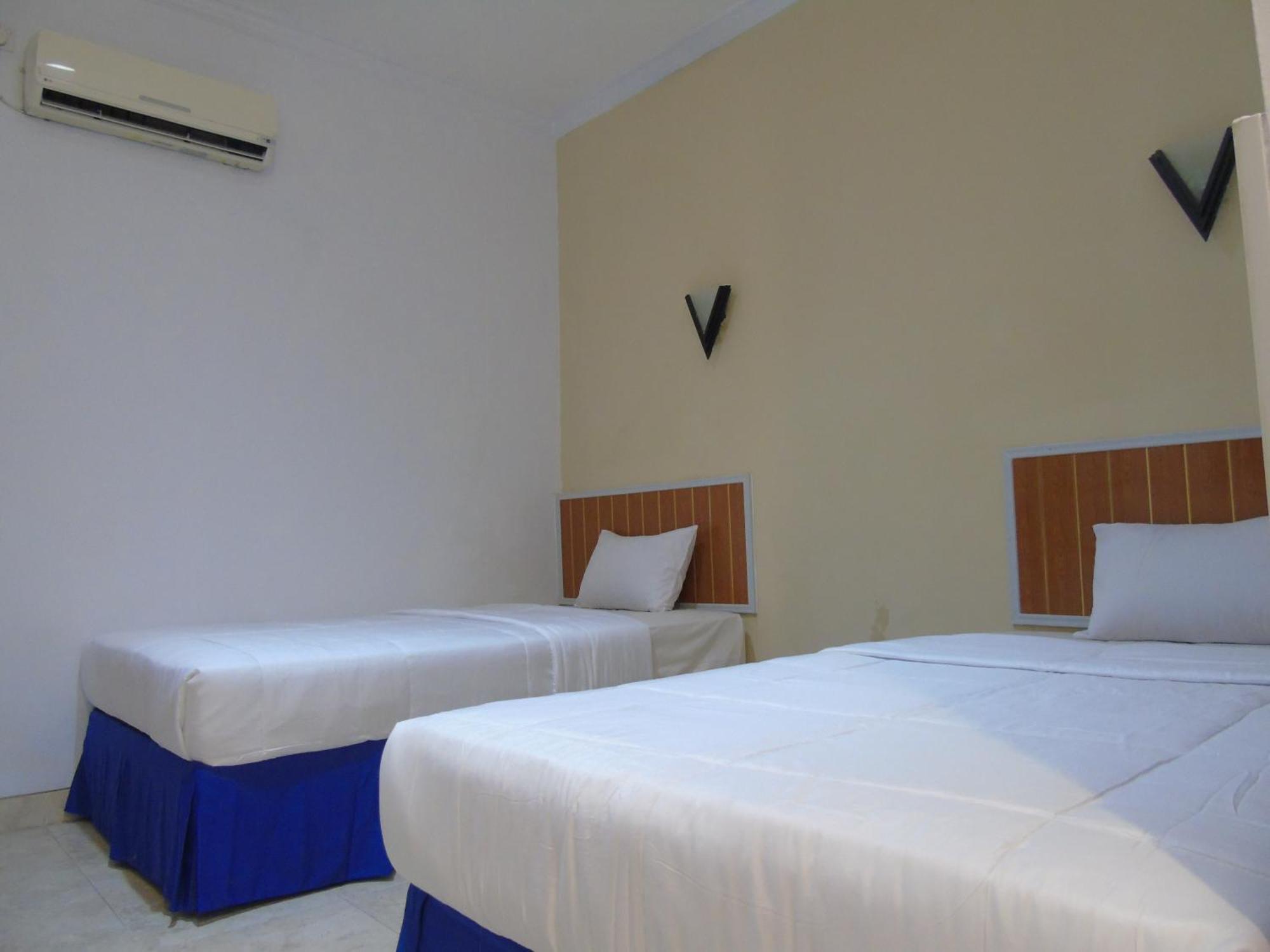 Hotel Permata Zamrud Cirebon Room photo